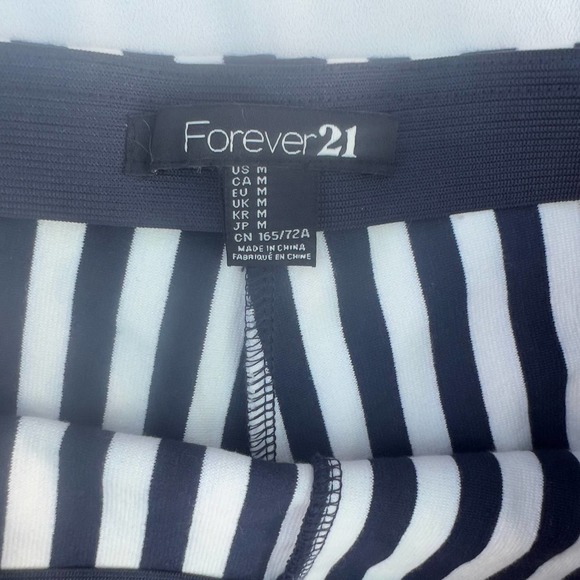 Forever 21 Women's Striped Nautical Shorts Elastic Waist Cream/Navy Size M - Picture 8 of 8